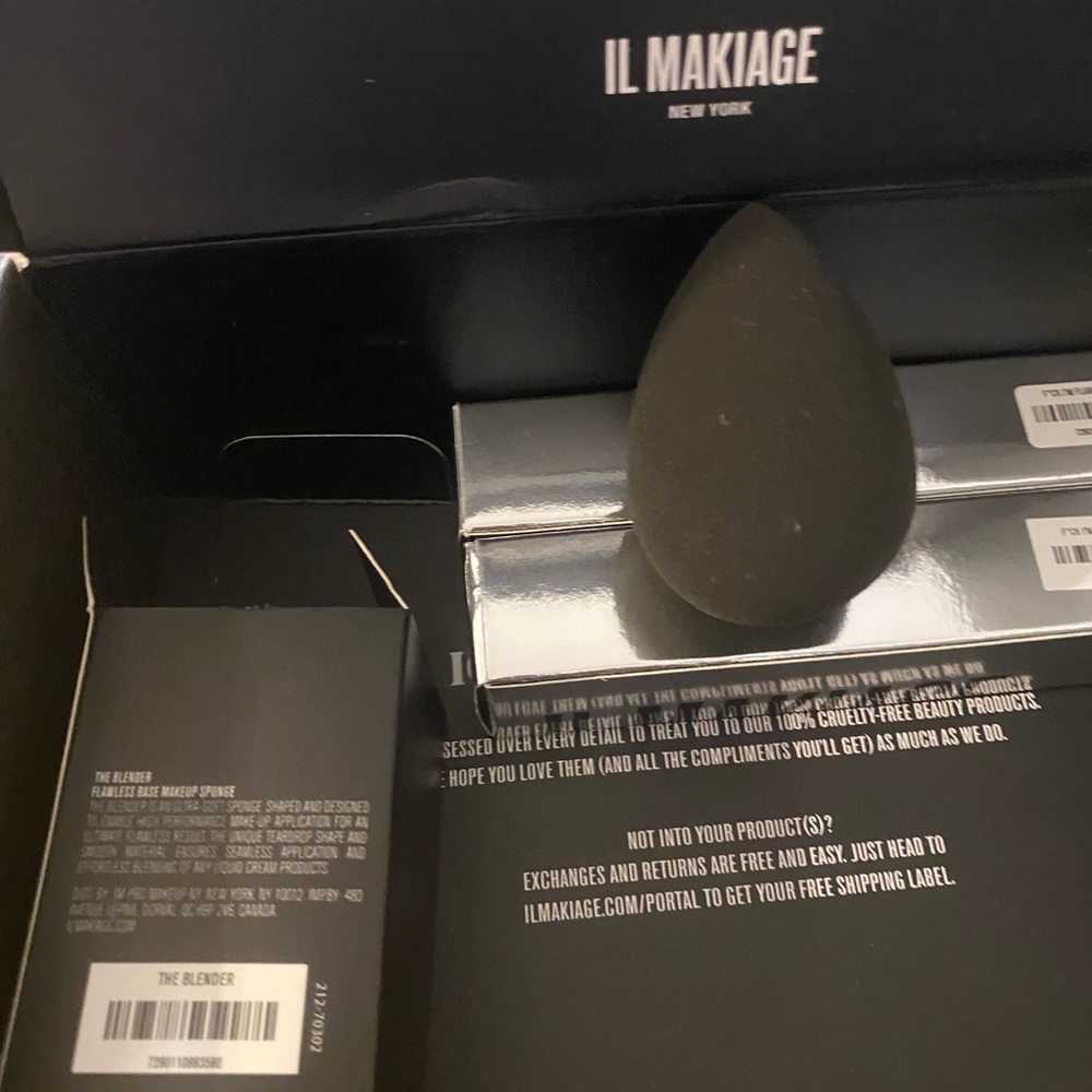IL MAKIAGE Beige concealer with Makeup Blender